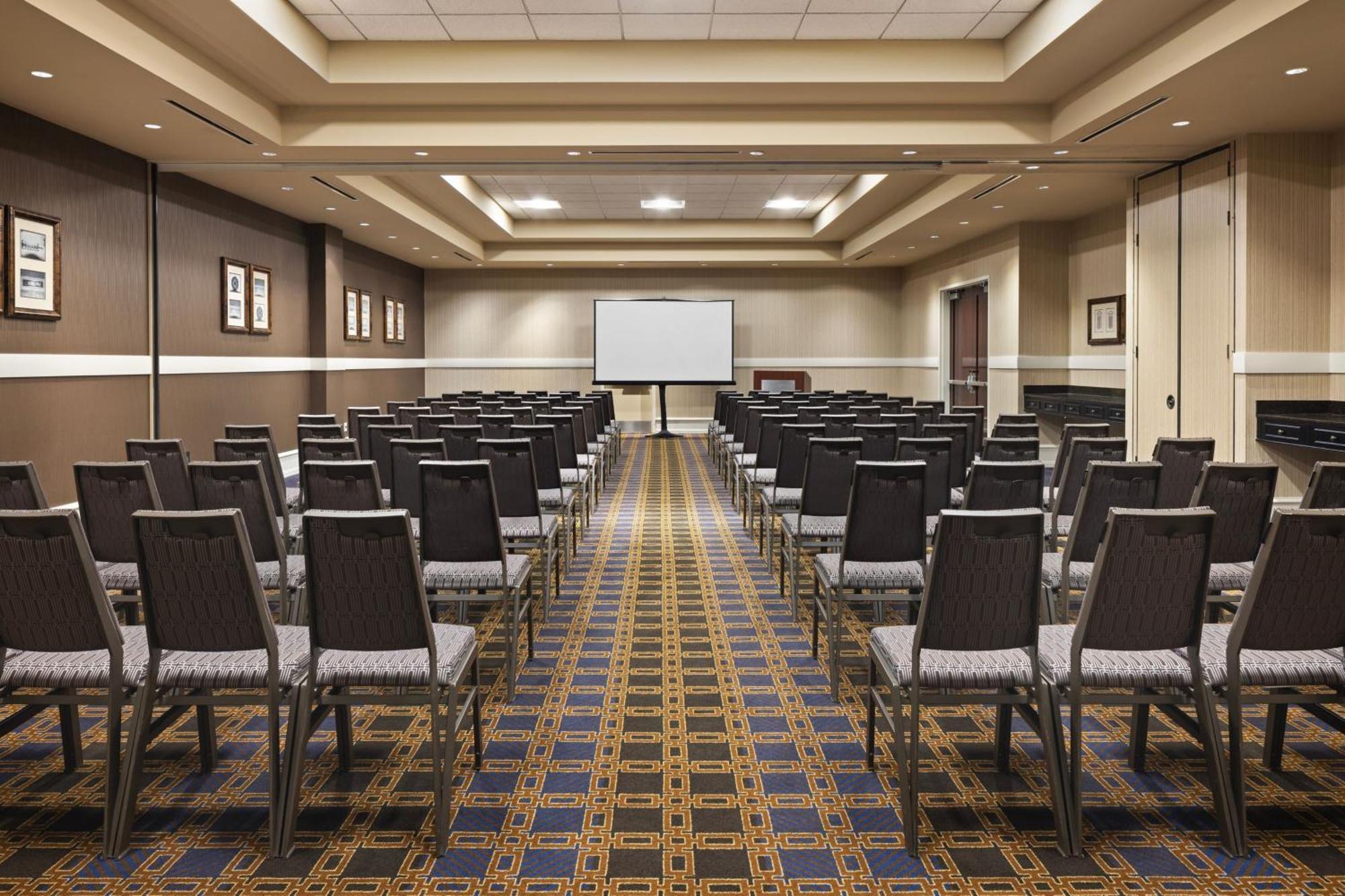 Sheraton Overland Park Hotel At The Convention Center Exterior photo