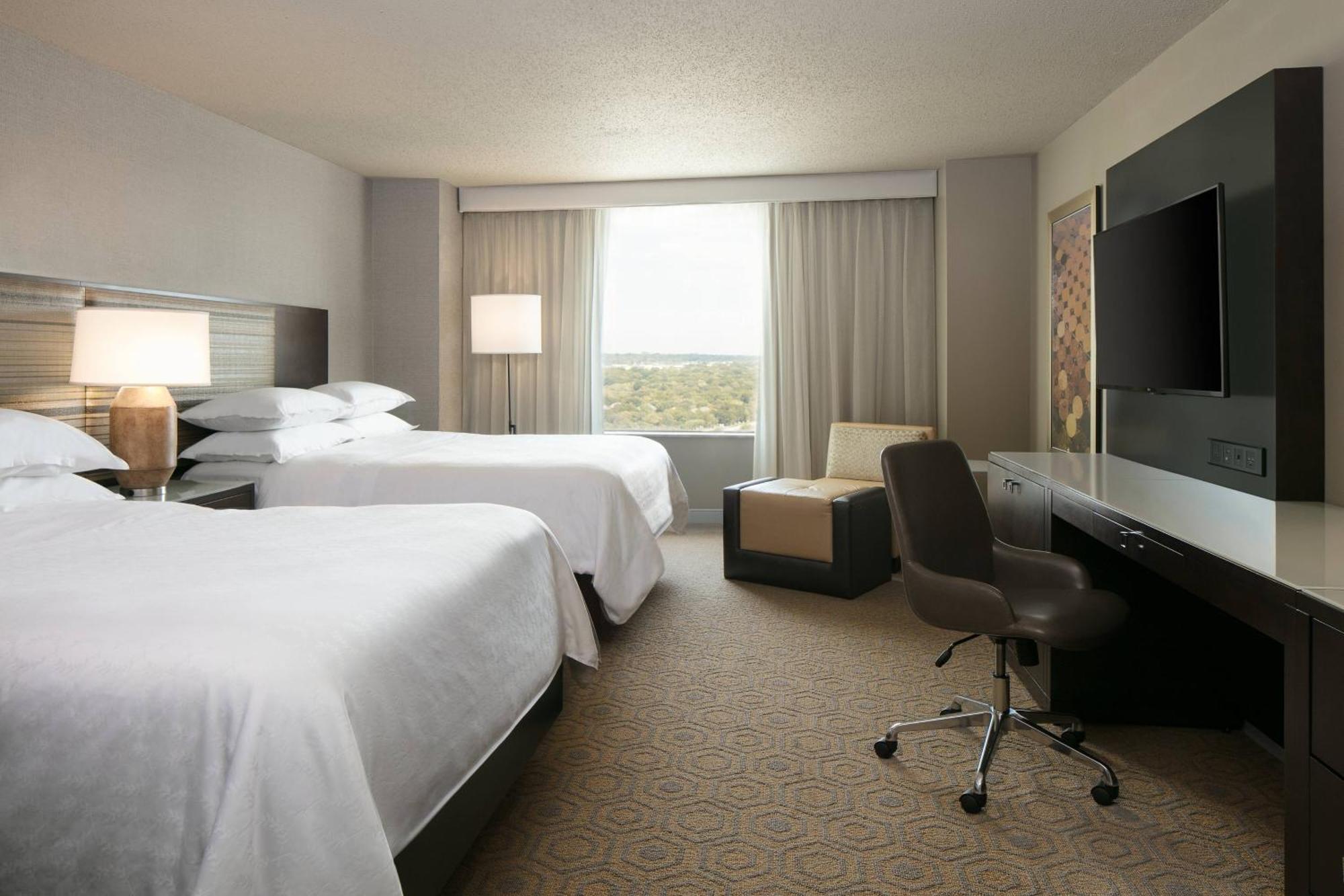 Sheraton Overland Park Hotel At The Convention Center Exterior photo